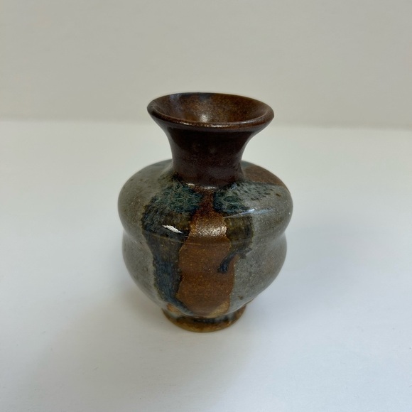 Stoneware Glazed / Tiny Bud Vase Cream/Brown Studio Art Pottery - Picture 5 of 5